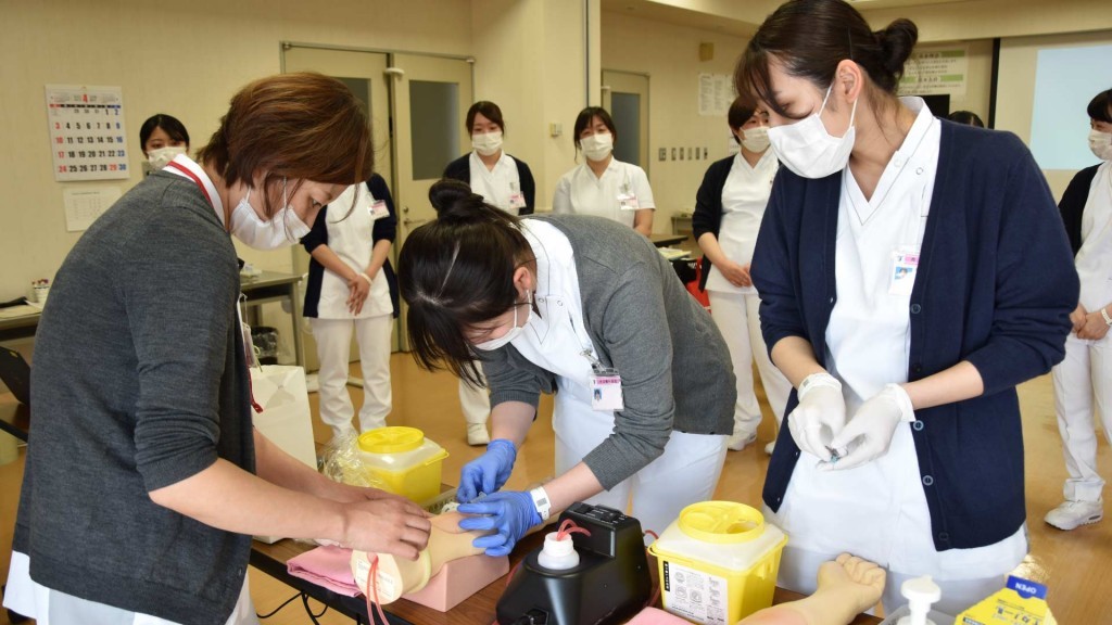 看護師・助産師を目指す方の奨学生を募集中