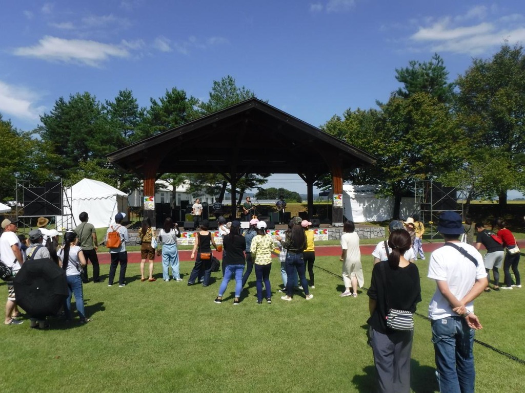 横手・雄物川で野外イベント　1500人が「ジャマイカンミュージック」楽しむ